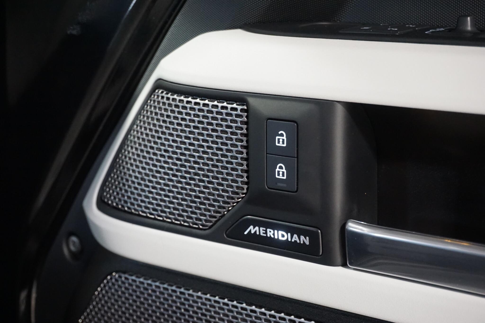 Land Rover Defender 110 3.0 D250 MHEV SE SUV 5dr Diesel Auto 4WD Euro 6 (s/s) (250 ps)